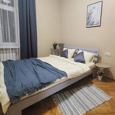 В Центрі М.Чернівці 2 Кімнатна Затишна Квартира. Luaran gambar