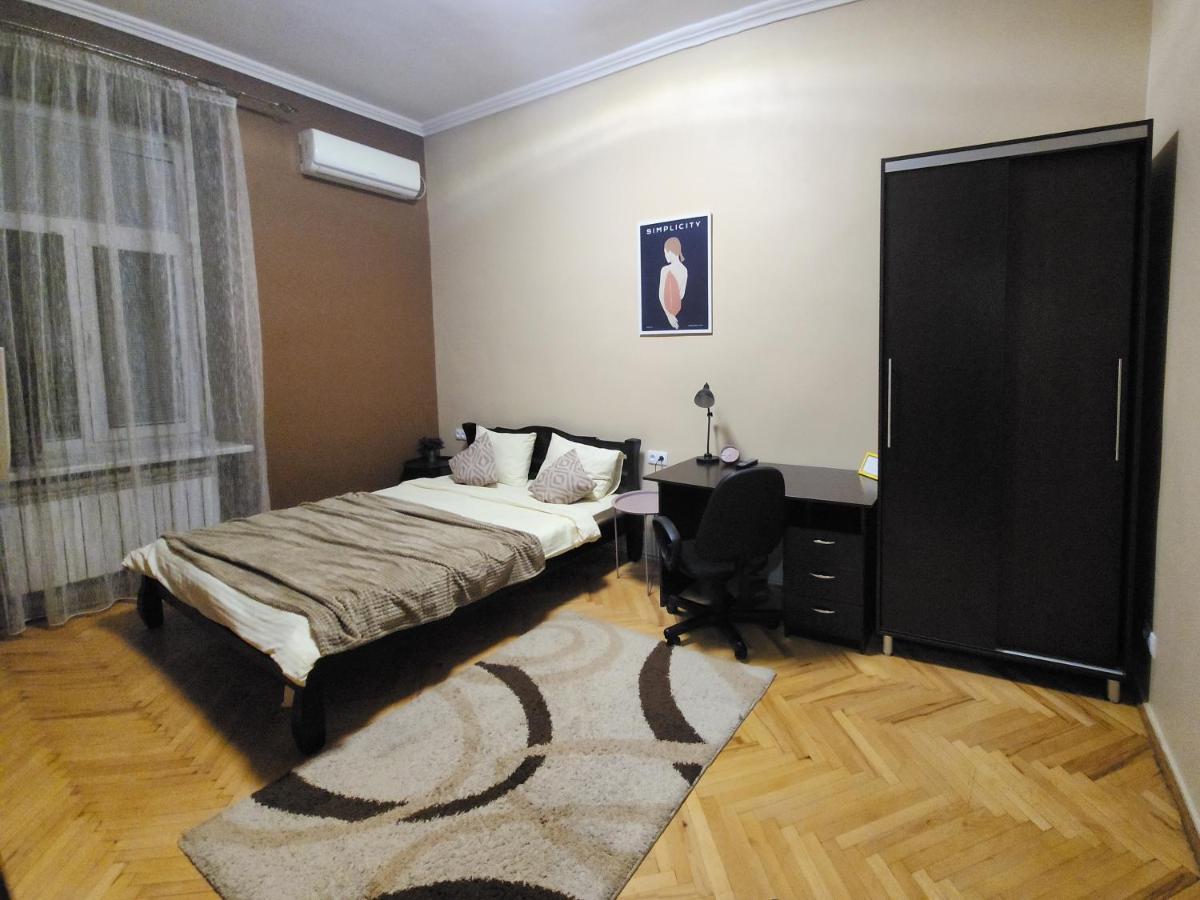 В Центрі М.Чернівці 2 Кімнатна Затишна Квартира. Luaran gambar